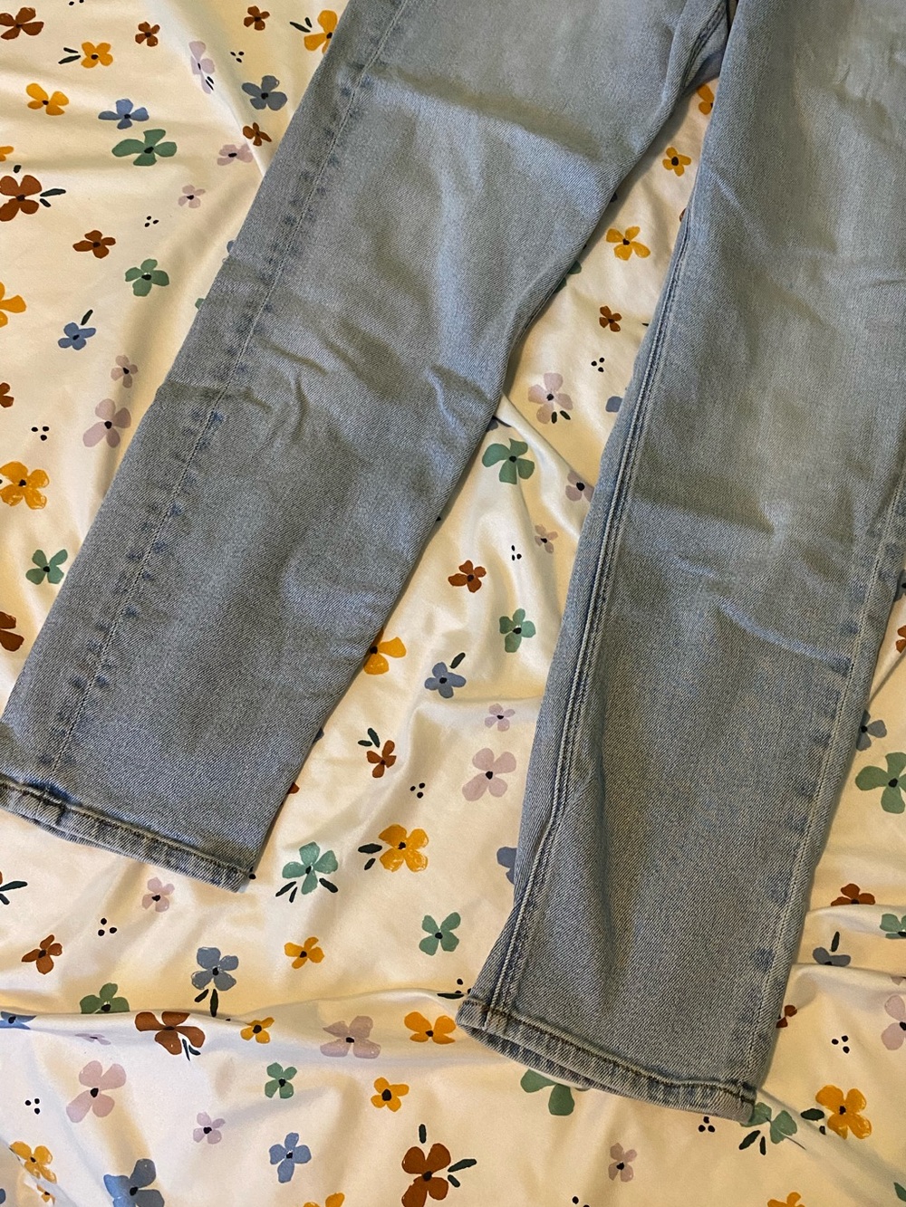 American Eagle light wash stretch curvy mom jeans - Picture 3 of 16